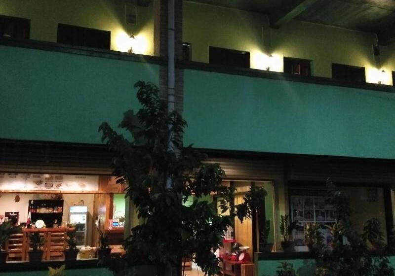 הוסטל Aosmec Square