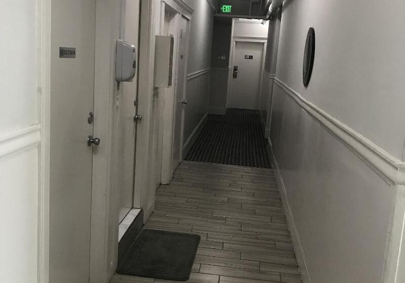 Общежитие Warfield