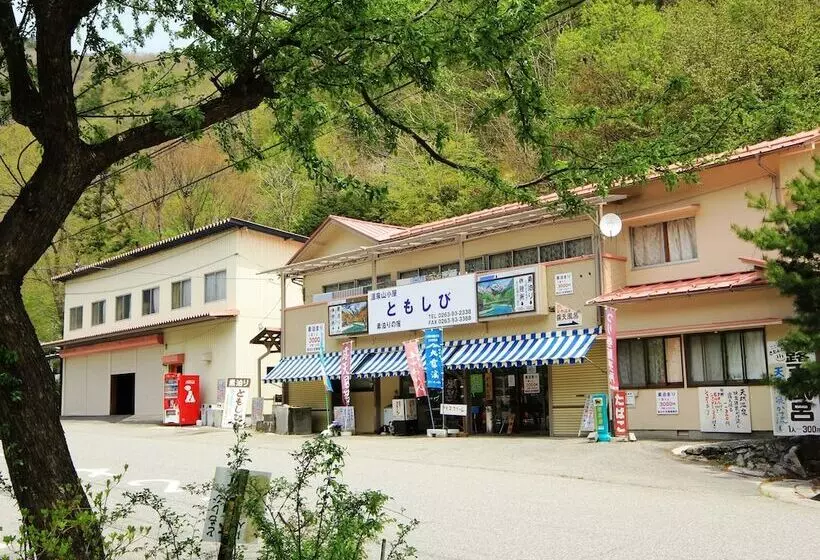 ペンション Guesthouse Tomoshibi