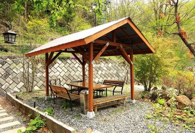ペンション Guesthouse Tomoshibi