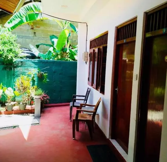 ペンション Hikkaduwa Family Inn