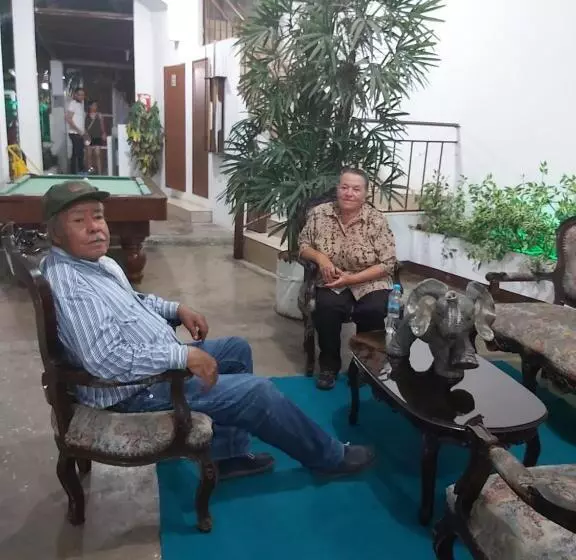 ペンション Hostal Gualingo