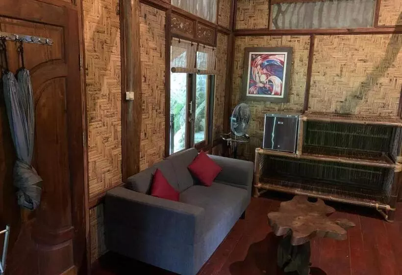 Majatalo Kupu Kupu Garden Guest House & Cafe