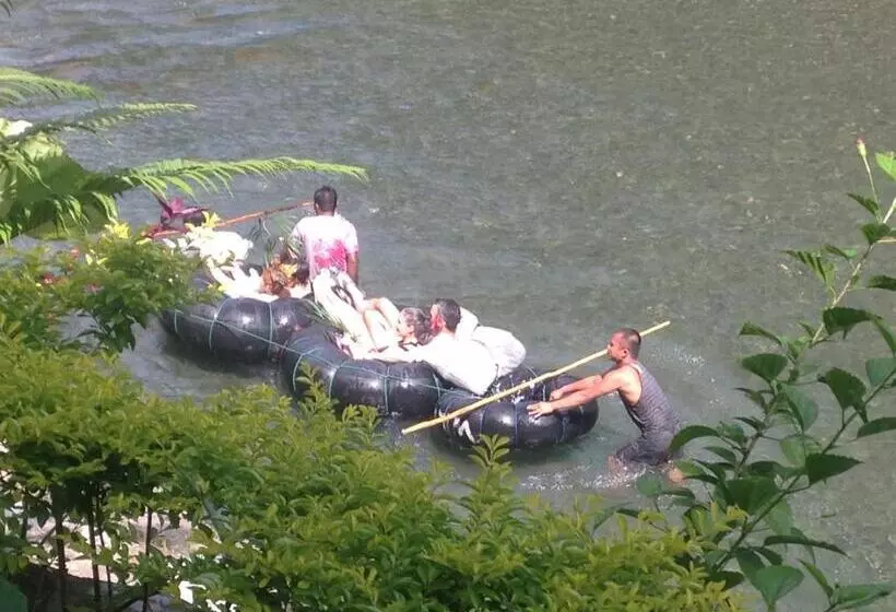 Majatalo Kupu Kupu Garden Guest House & Cafe