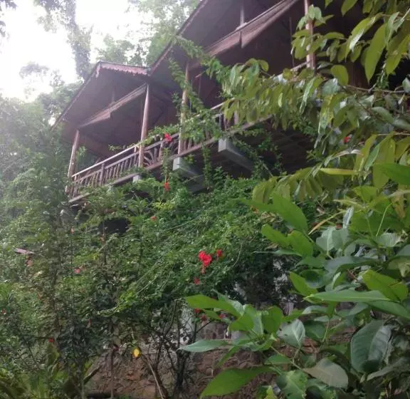 Majatalo Kupu Kupu Garden Guest House & Cafe