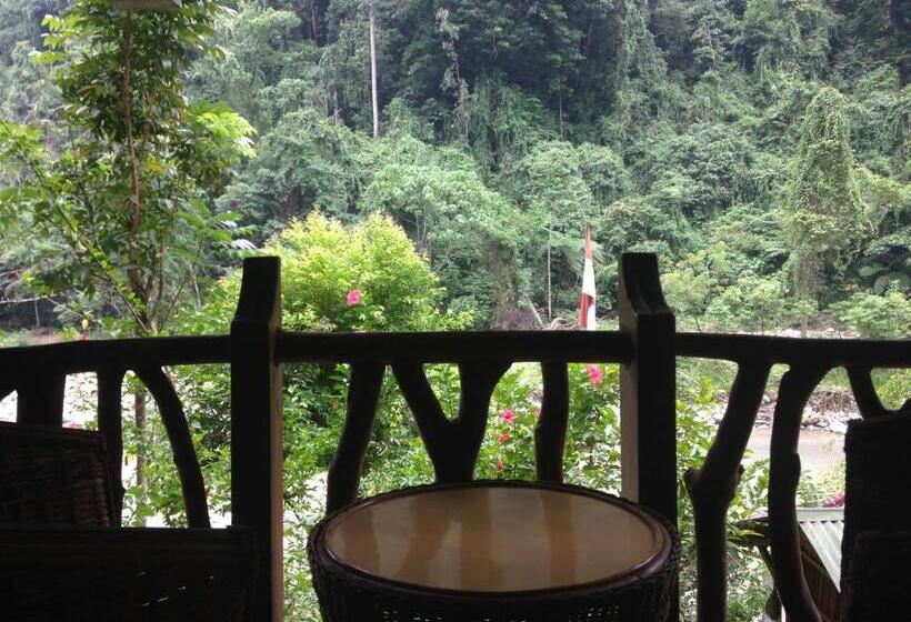 بنسيون Kupu Kupu Garden Guest House & Cafe