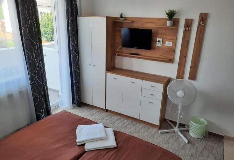 پانسیون Fiesta Apartman