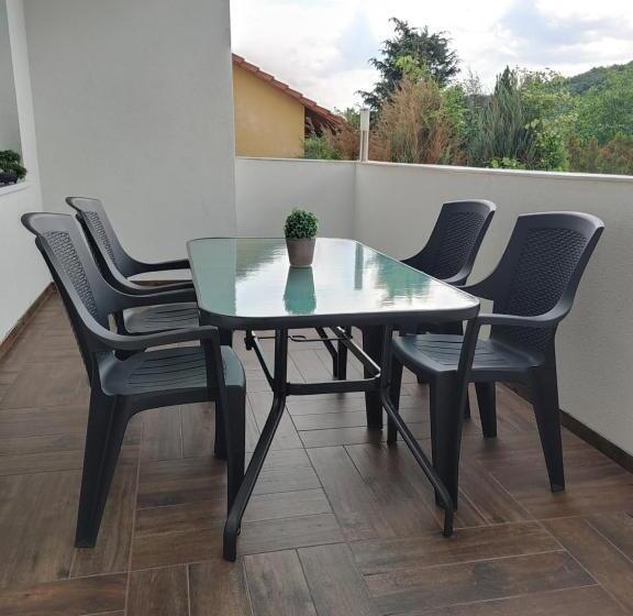 پانسیون Fiesta Apartman