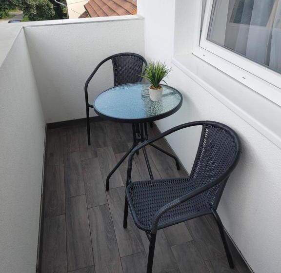 پانسیون Fiesta Apartman