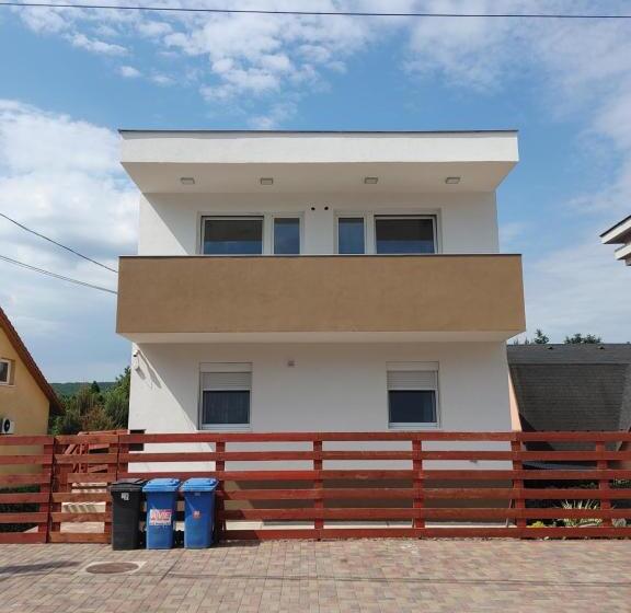 پانسیون Fiesta Apartman