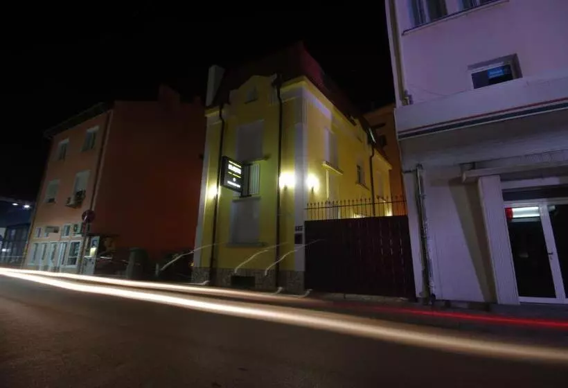 پانسیون Guest House The House топ център габрово