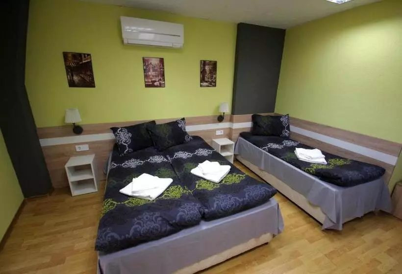 پانسیون Guest House The House топ център габрово