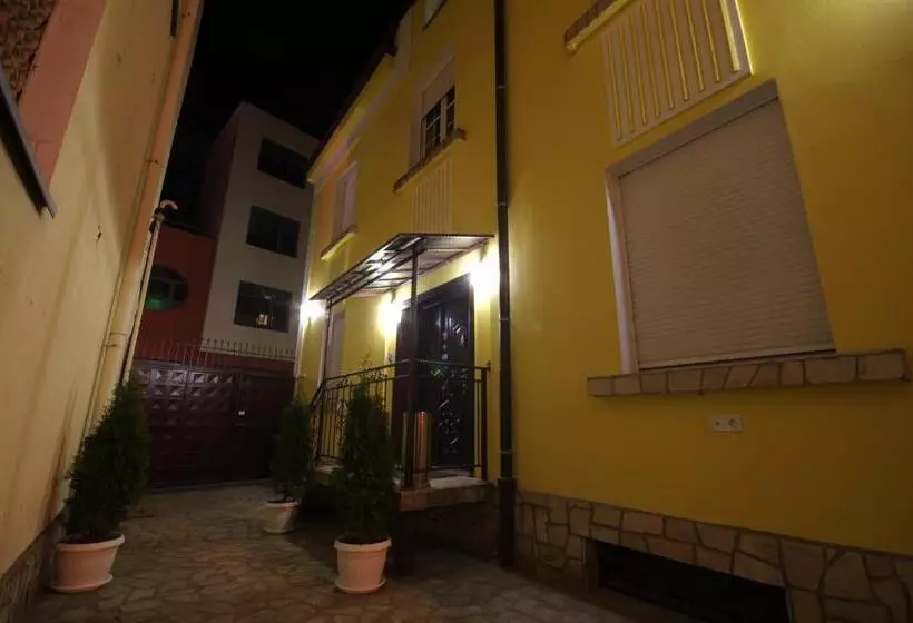پانسیون Guest House The House топ център габрово