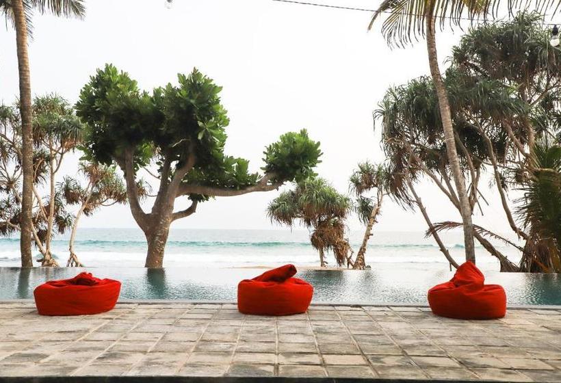 膳宿费 Naomi Beach Resort Adults Only