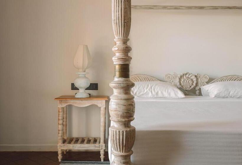 膳宿费 Naomi Beach Resort Adults Only