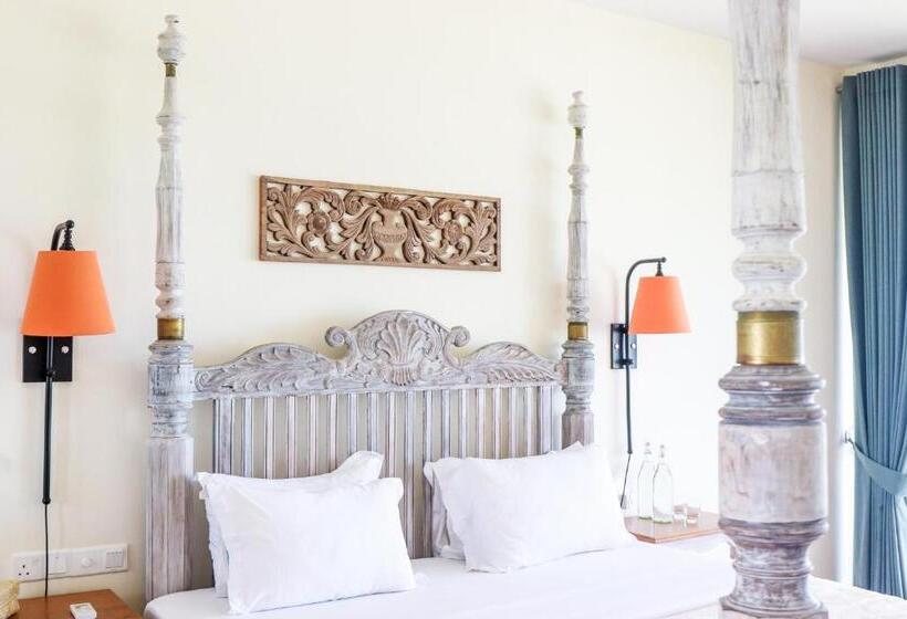 膳宿费 Naomi Beach Resort Adults Only