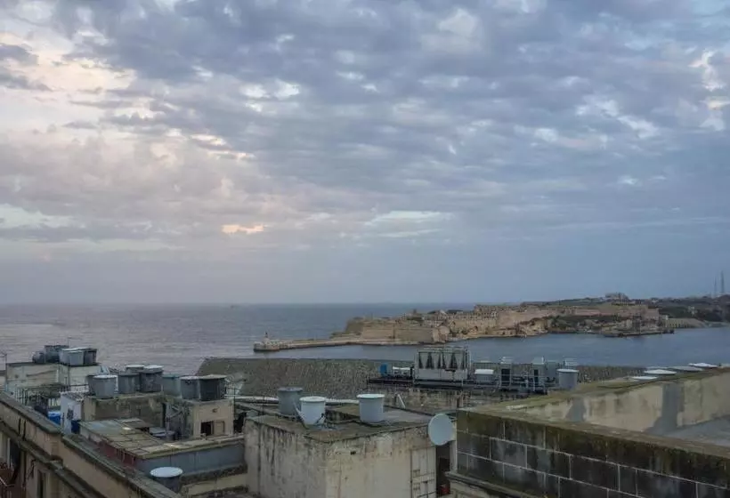 Valletta Kursara Port View