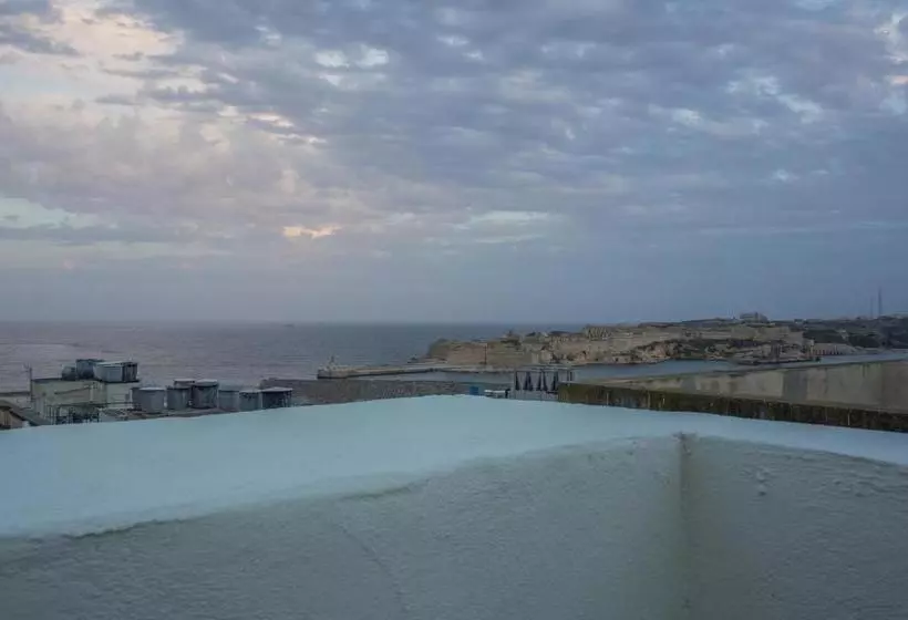 Valletta Kursara Port View