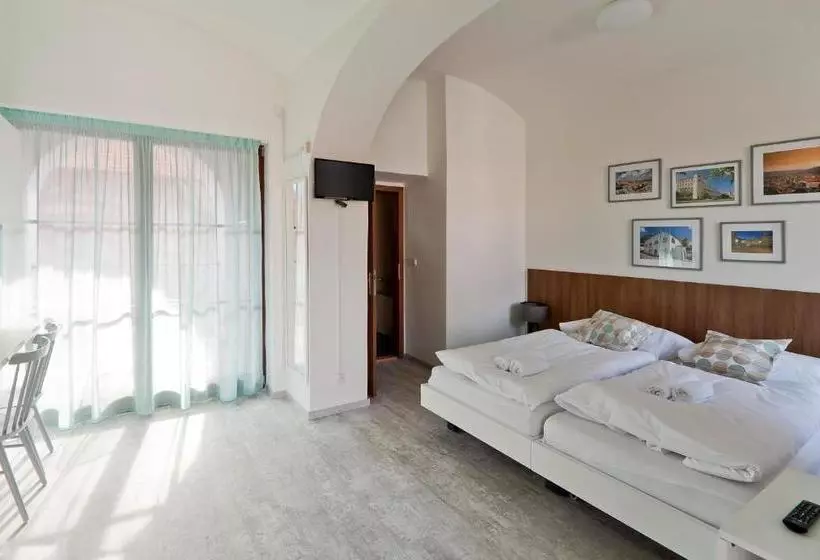 Majatalo Městský Penzion Mikulov