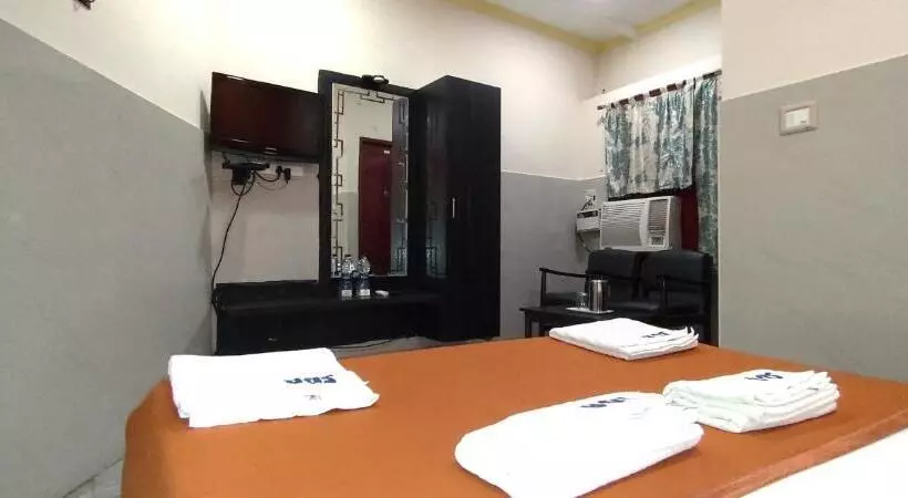 هاستل Sarovara Deluxe Rooms