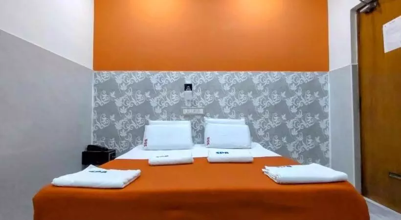 هاستل Sarovara Deluxe Rooms