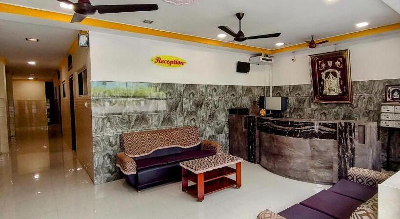 הוסטל Sarovara Deluxe Rooms