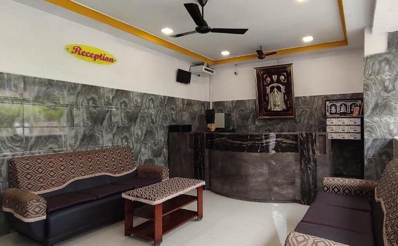 הוסטל Sarovara Deluxe Rooms