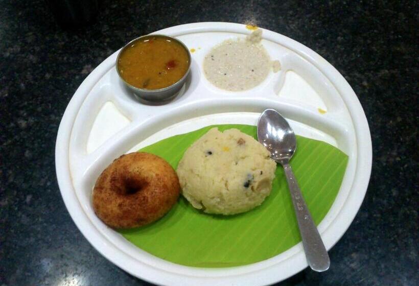 הוסטל Sarovara Deluxe Rooms