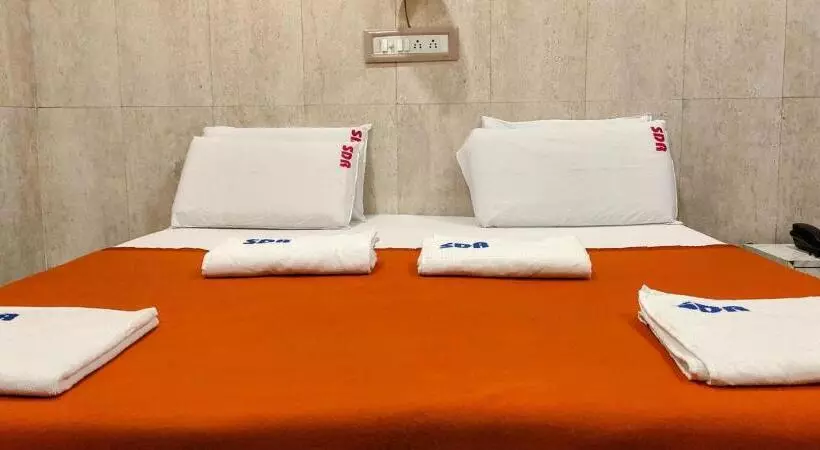 هاستل Sarovara Deluxe Rooms