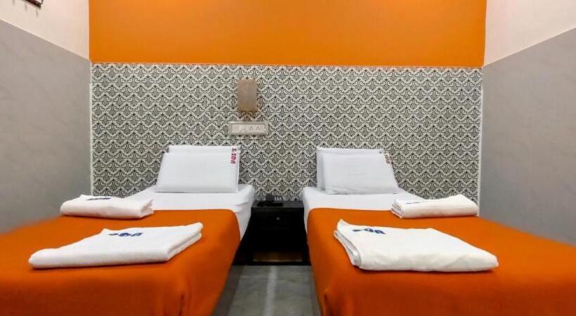 הוסטל Sarovara Deluxe Rooms