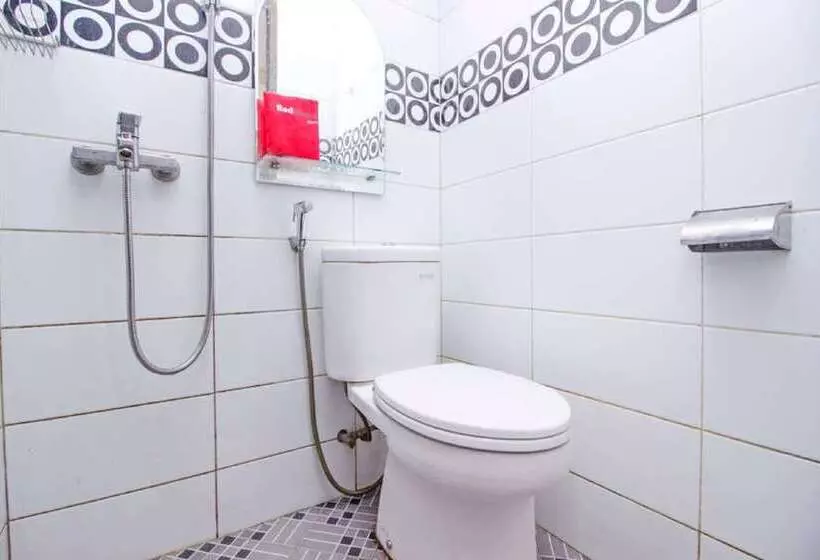 Majatalo Reddoorz Plus Near Isola Upi