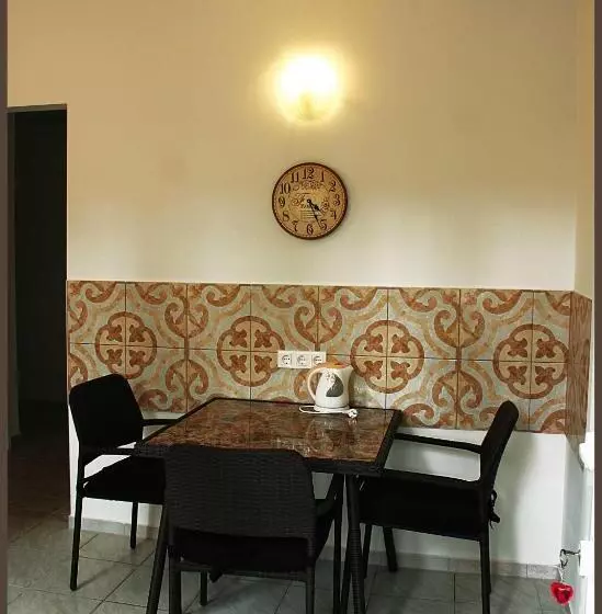 Majatalo White & Quiet Apartment House