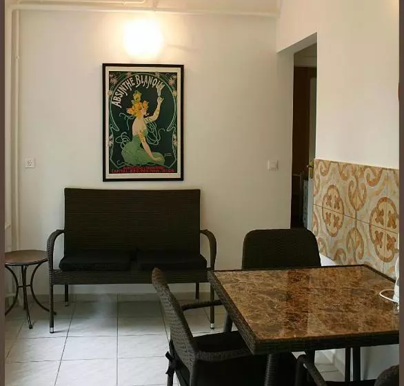 Majatalo White & Quiet Apartment House