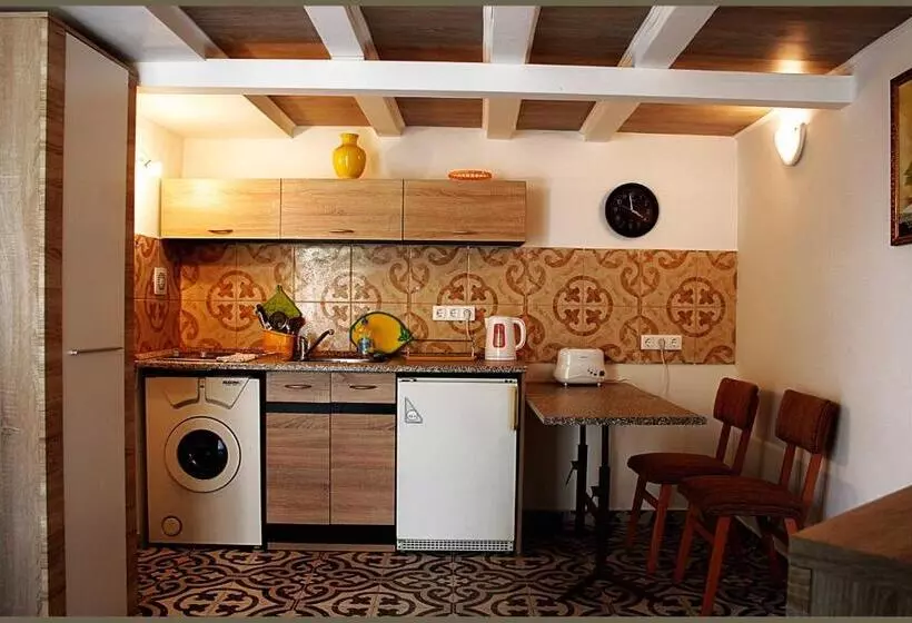 Majatalo White & Quiet Apartment House