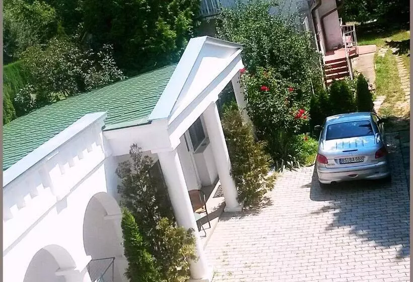 Majatalo White & Quiet Apartment House