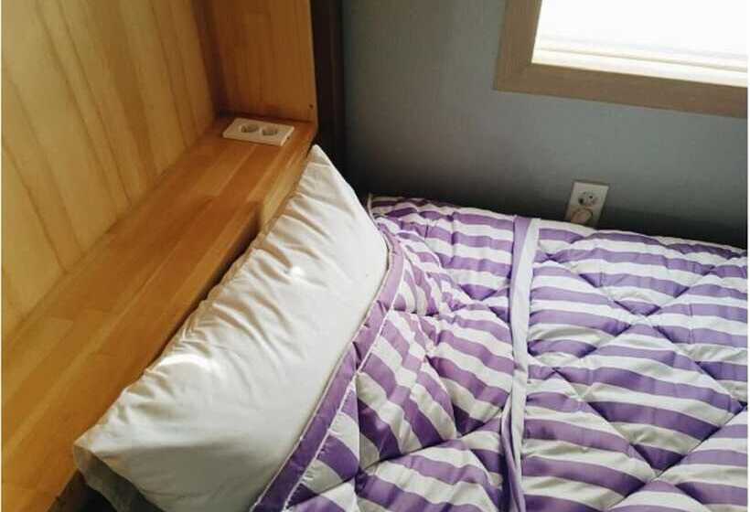 Two Wheels Pension & Guesthouse   Hostel