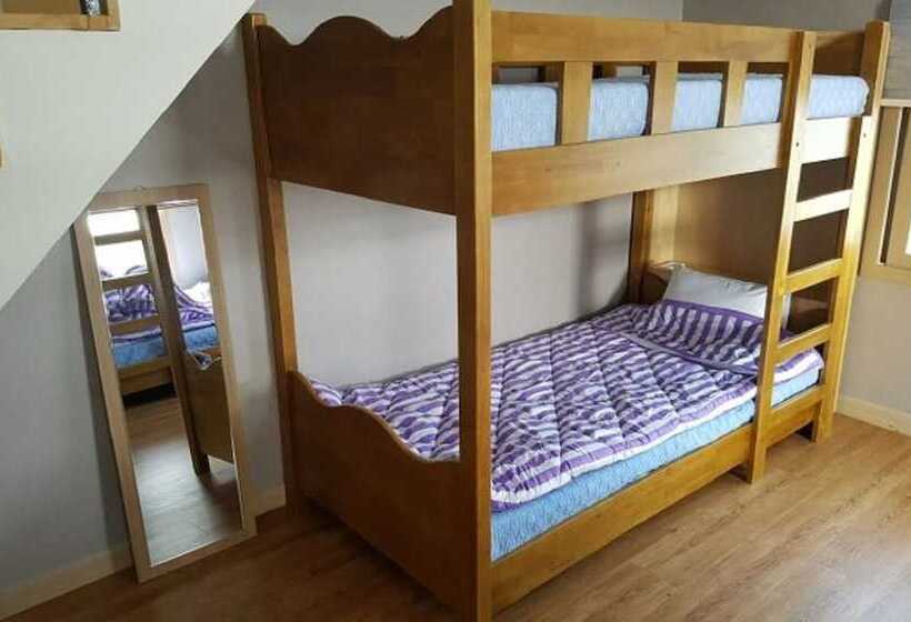 Two Wheels Pension & Guesthouse   Hostel