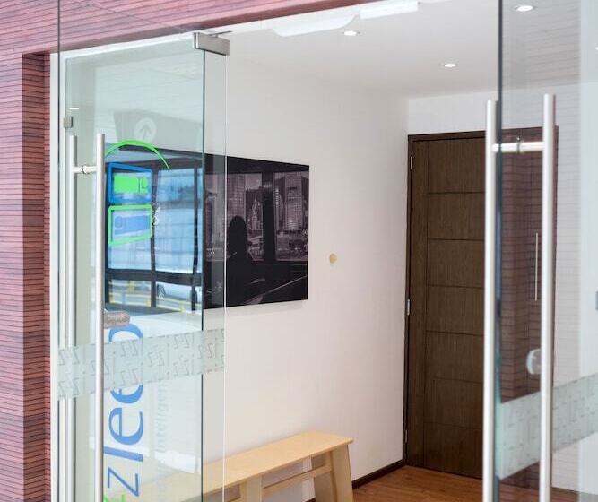 هتل کپسول Izzzleep Aeropuerto Terminal 1