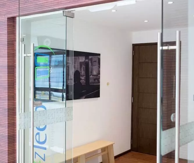 Kapselihotelli Izzzleep Aeropuerto Terminal 1