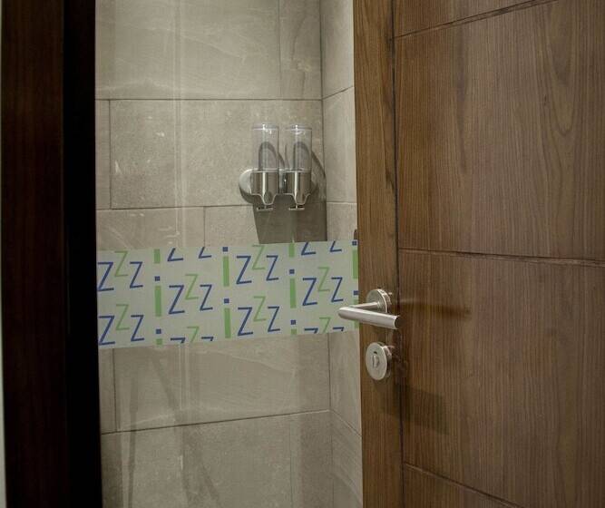 هتل کپسول Izzzleep Aeropuerto Terminal 1