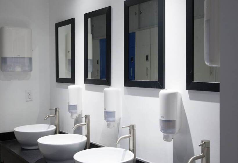 هتل کپسول Izzzleep Aeropuerto Terminal 1