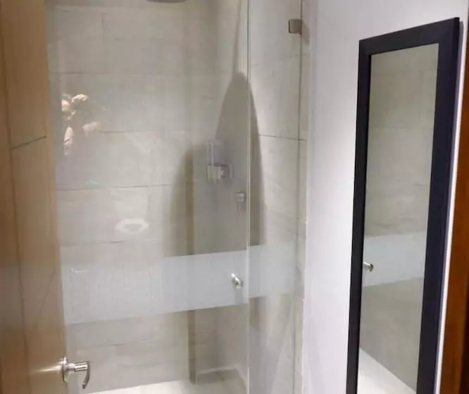 Kapselihotelli Izzzleep Aeropuerto Terminal 1