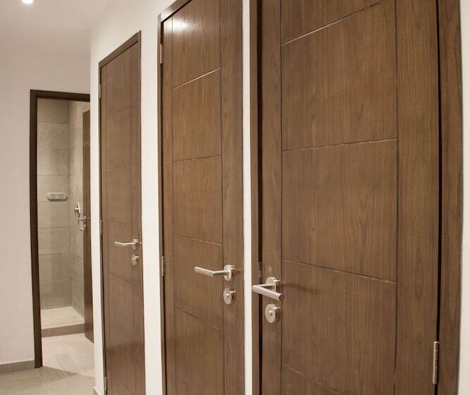 هتل کپسول Izzzleep Aeropuerto Terminal 1