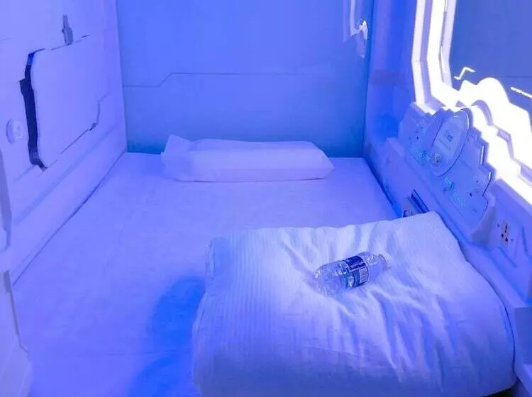 Kapselihotelli Izzzleep Aeropuerto Terminal 1