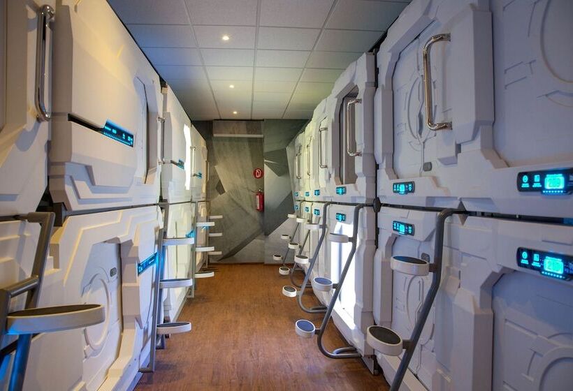 هتل کپسول Izzzleep Aeropuerto Terminal 1