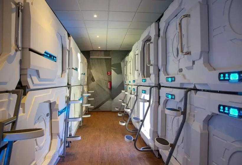 Kapselihotelli Izzzleep Aeropuerto Terminal 1