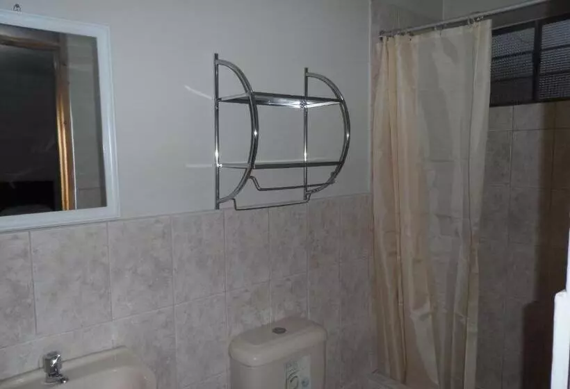 هاستل Antares Inn