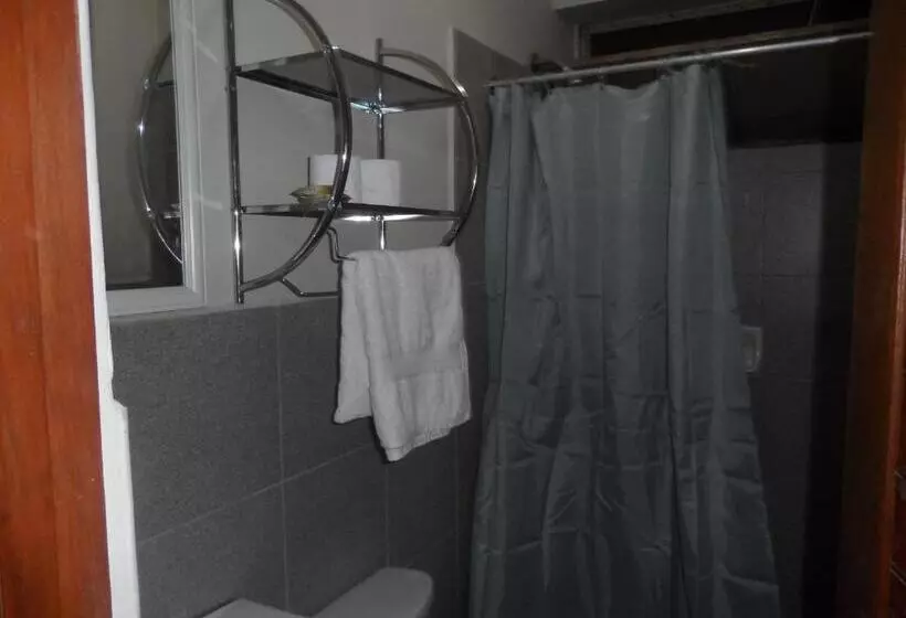 هاستل Antares Inn