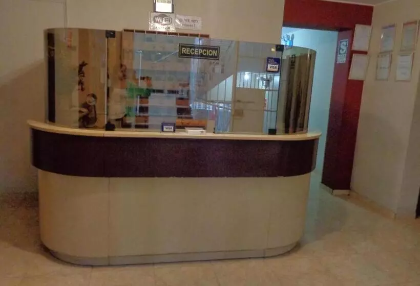 هاستل Antares Inn