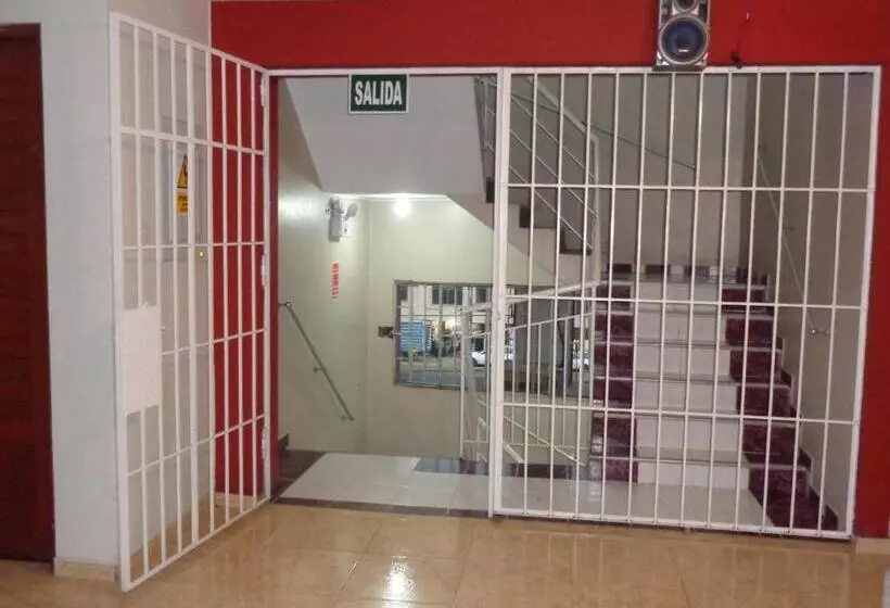 هاستل Antares Inn